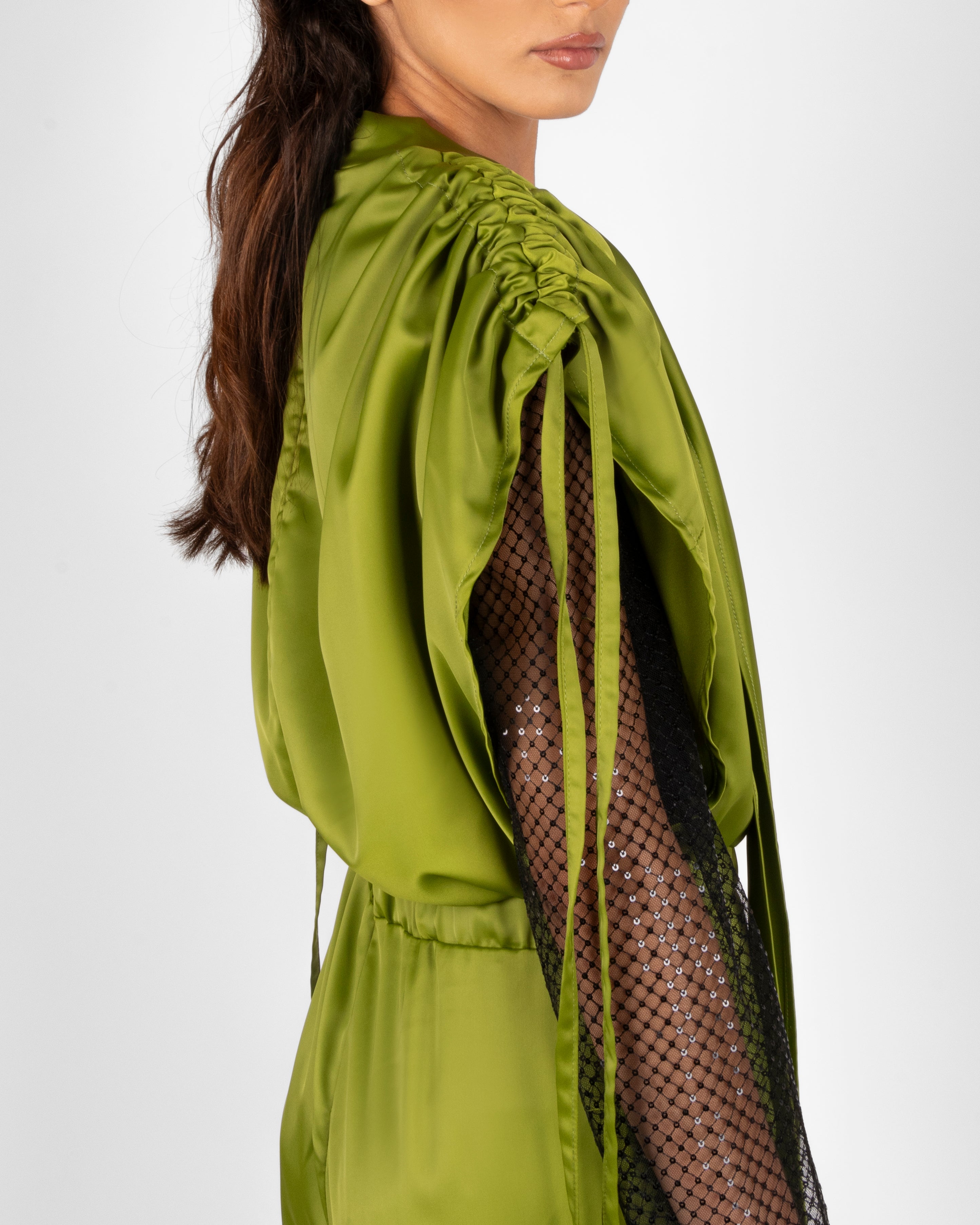 Tuta Oversize in raso Verde Lime con maniche in rete con strass