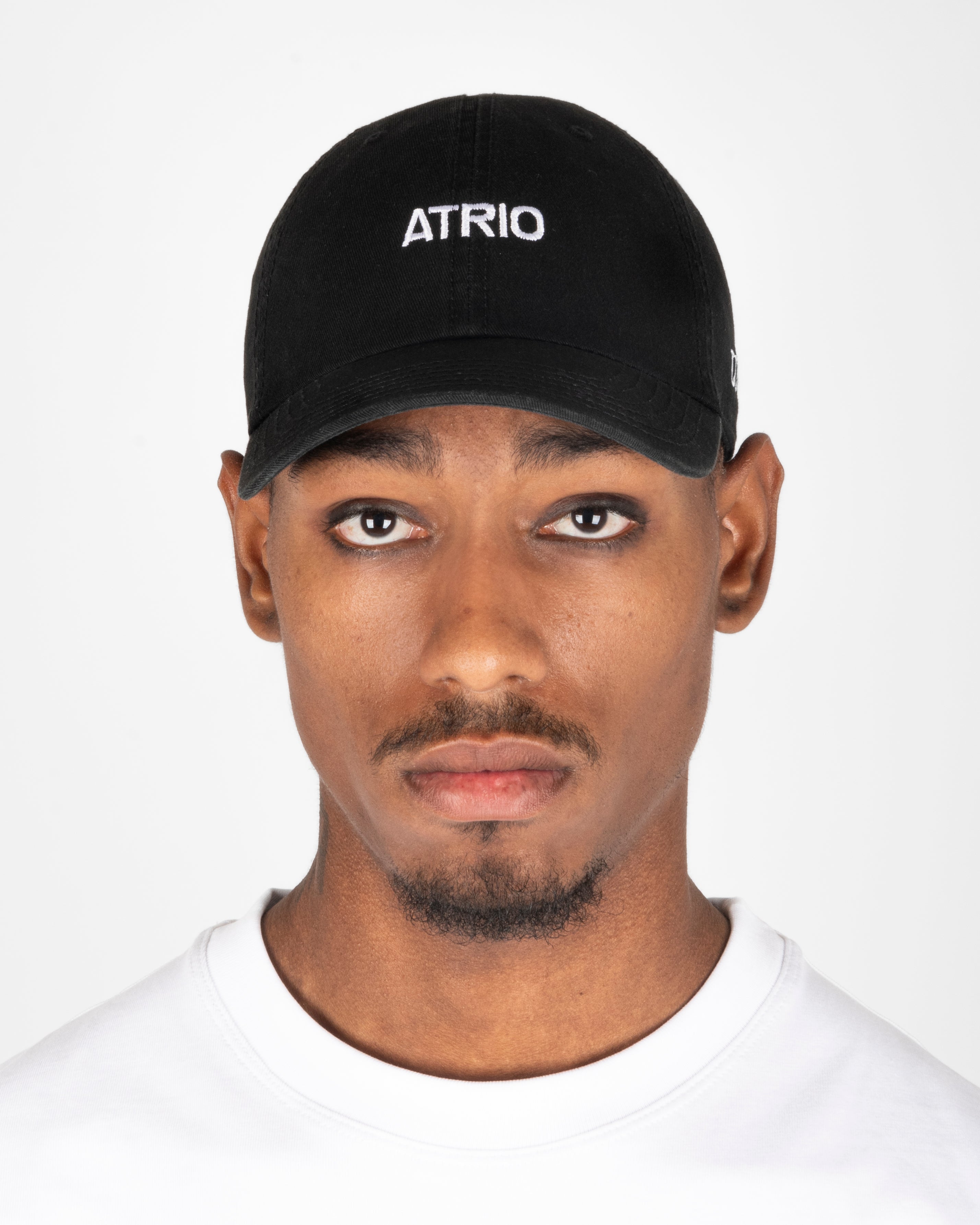 Cappello Nero con Ricamo Logo ATRIO