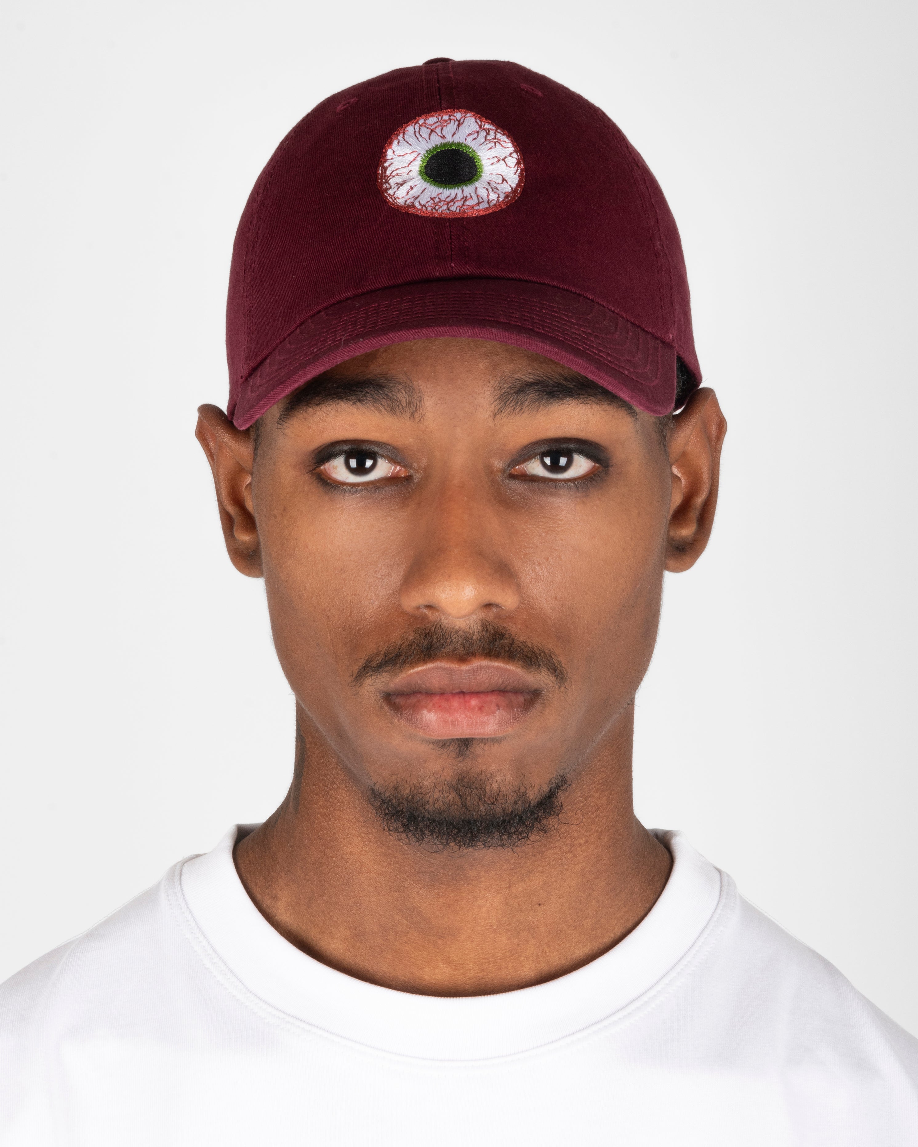 Cappello Burgundy con Ricamo Occhio